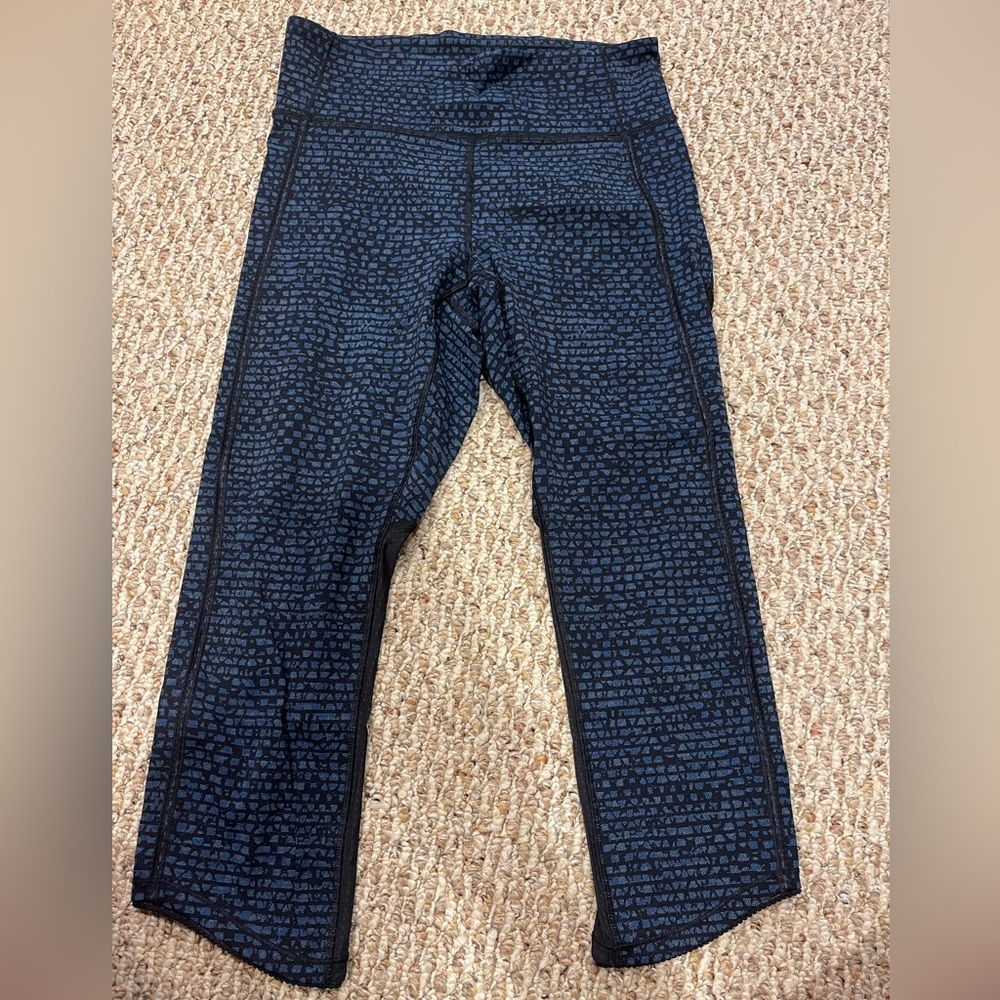 Lululemon Wunder Under with mesh size 8